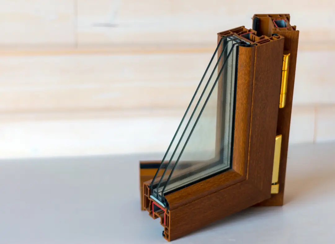 Installation de fenêtre en bois sur mesure Barr